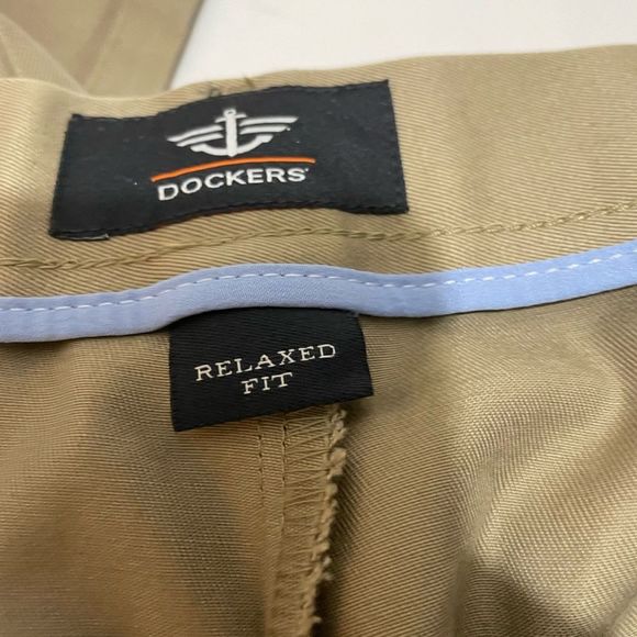 Dockers Signature Khaki Relaxed Fit Mens Size 40 x 30 NEW - Picture 8 of 9